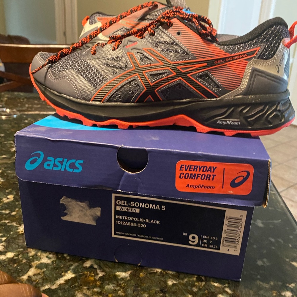 Asics women GEL-Sonoma 5 trail running shoes Sz 9